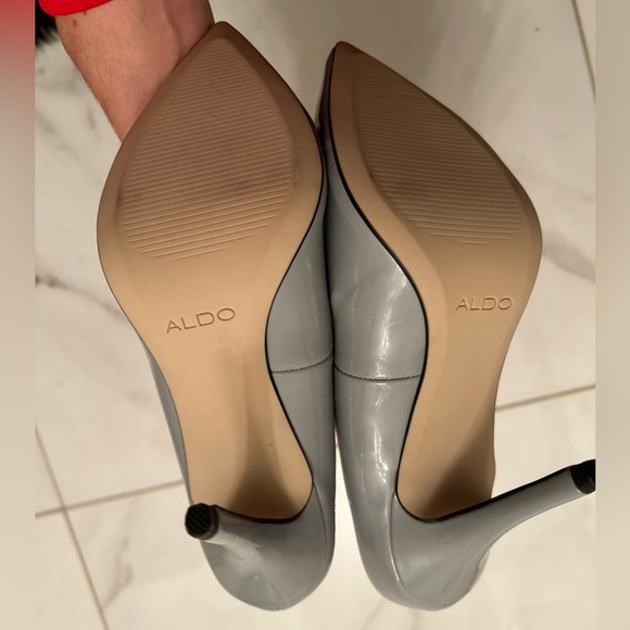 Grey patent leather closed toe heels - Picture 2 of 4